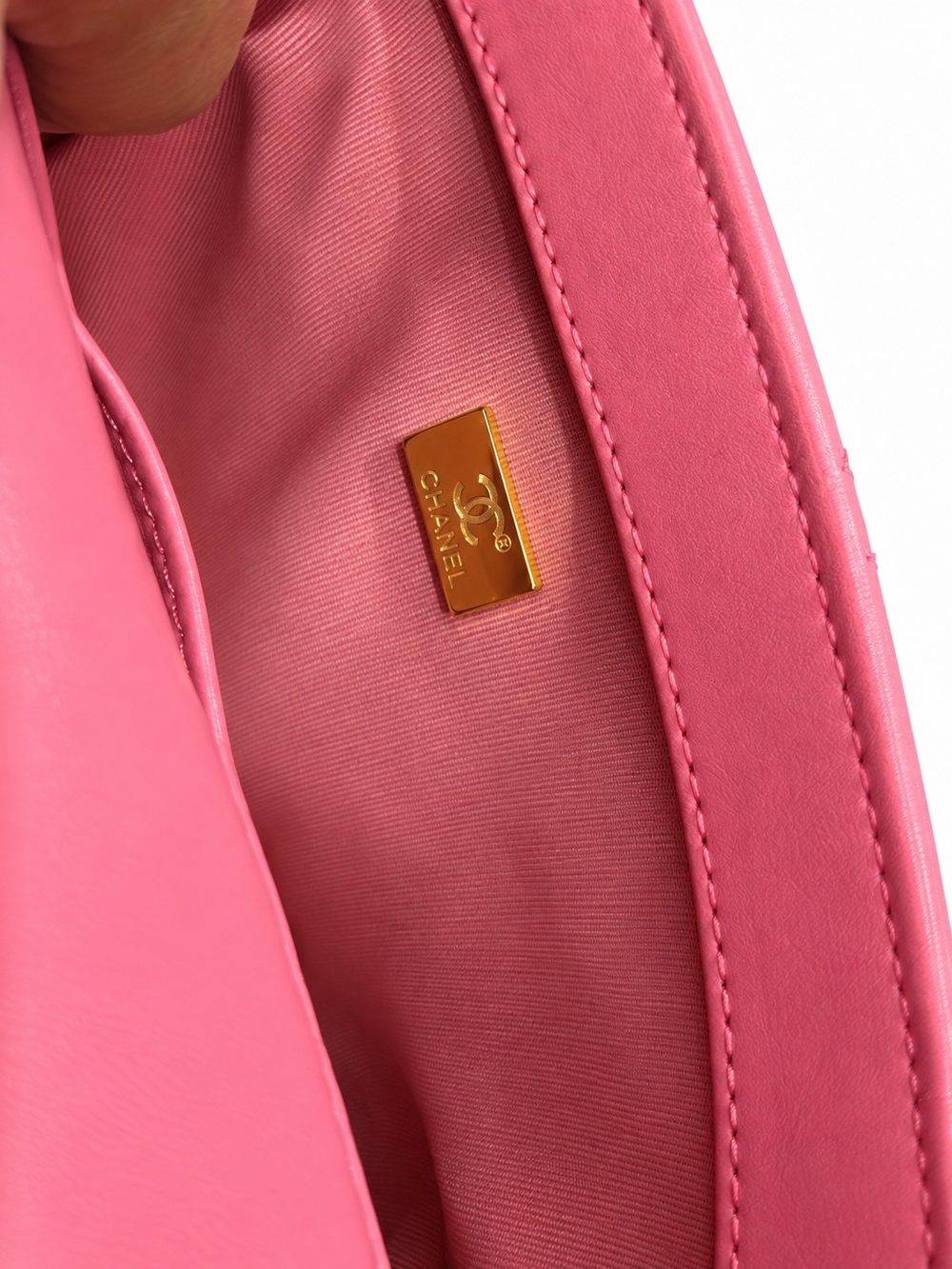 CHANEL Pink Leather Shoulder Bag with Gold Plate